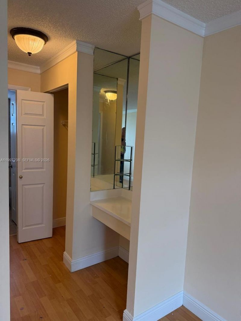 447 NE 195th St, Unit 309, Miami, FL 33179 Photo