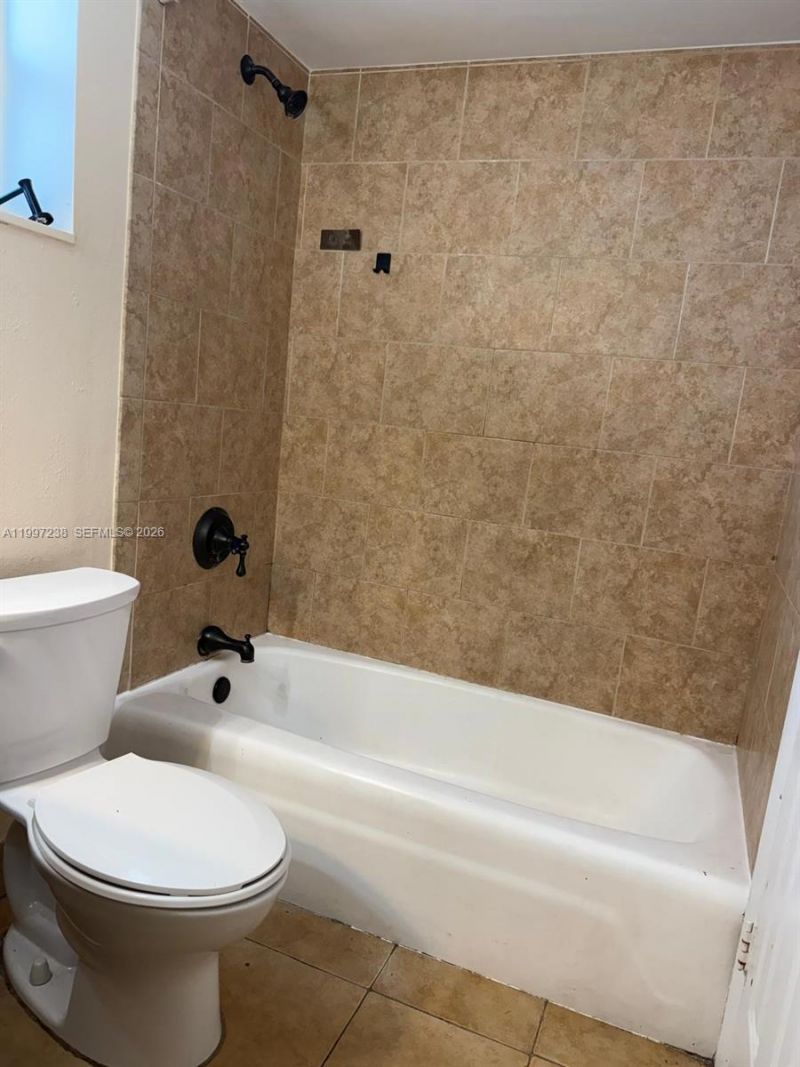 447 NE 195th St, Unit 309, Miami, FL 33179 Photo