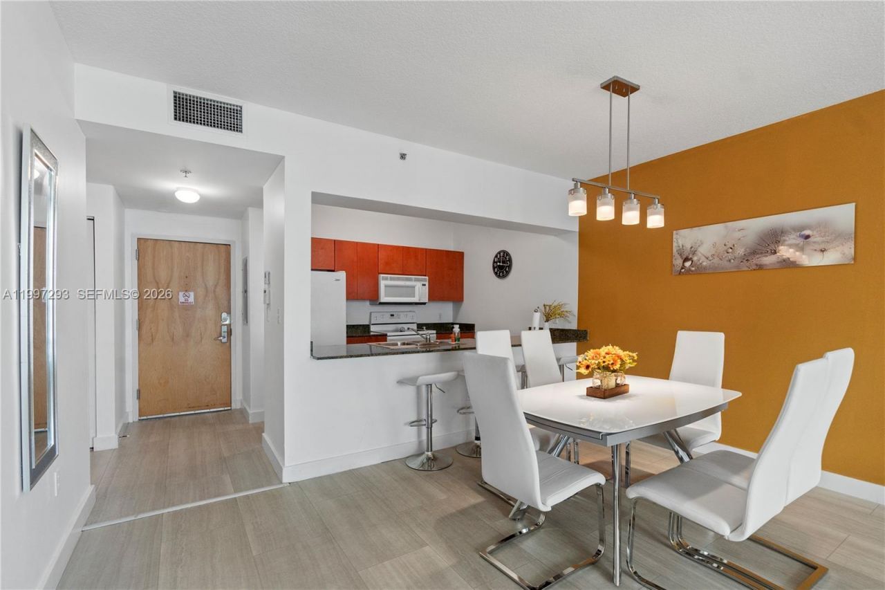 1200 Brickell Bay Dr, Unit PH 4218, Miami, FL 33131 Photo