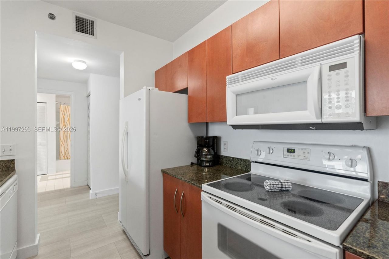 1200 Brickell Bay Dr, Unit PH 4218, Miami, FL 33131 Photo