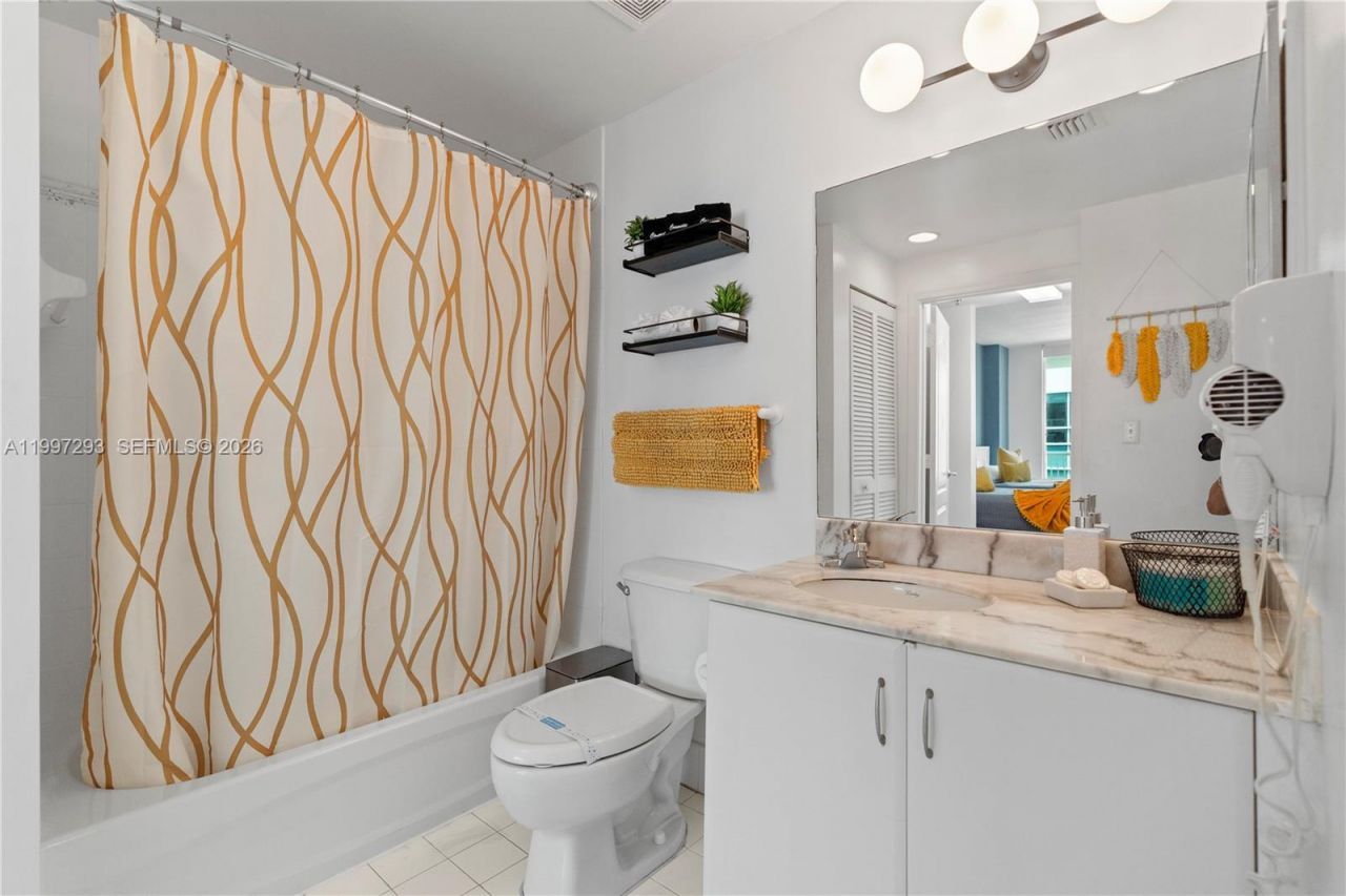 1200 Brickell Bay Dr, Unit PH 4218, Miami, FL 33131 Photo