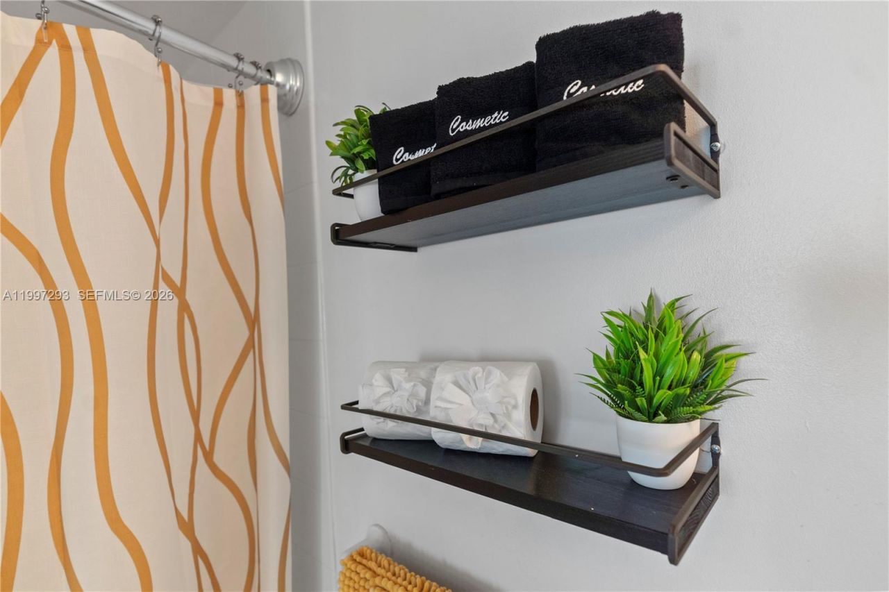 1200 Brickell Bay Dr, Unit PH 4218, Miami, FL 33131 Photo