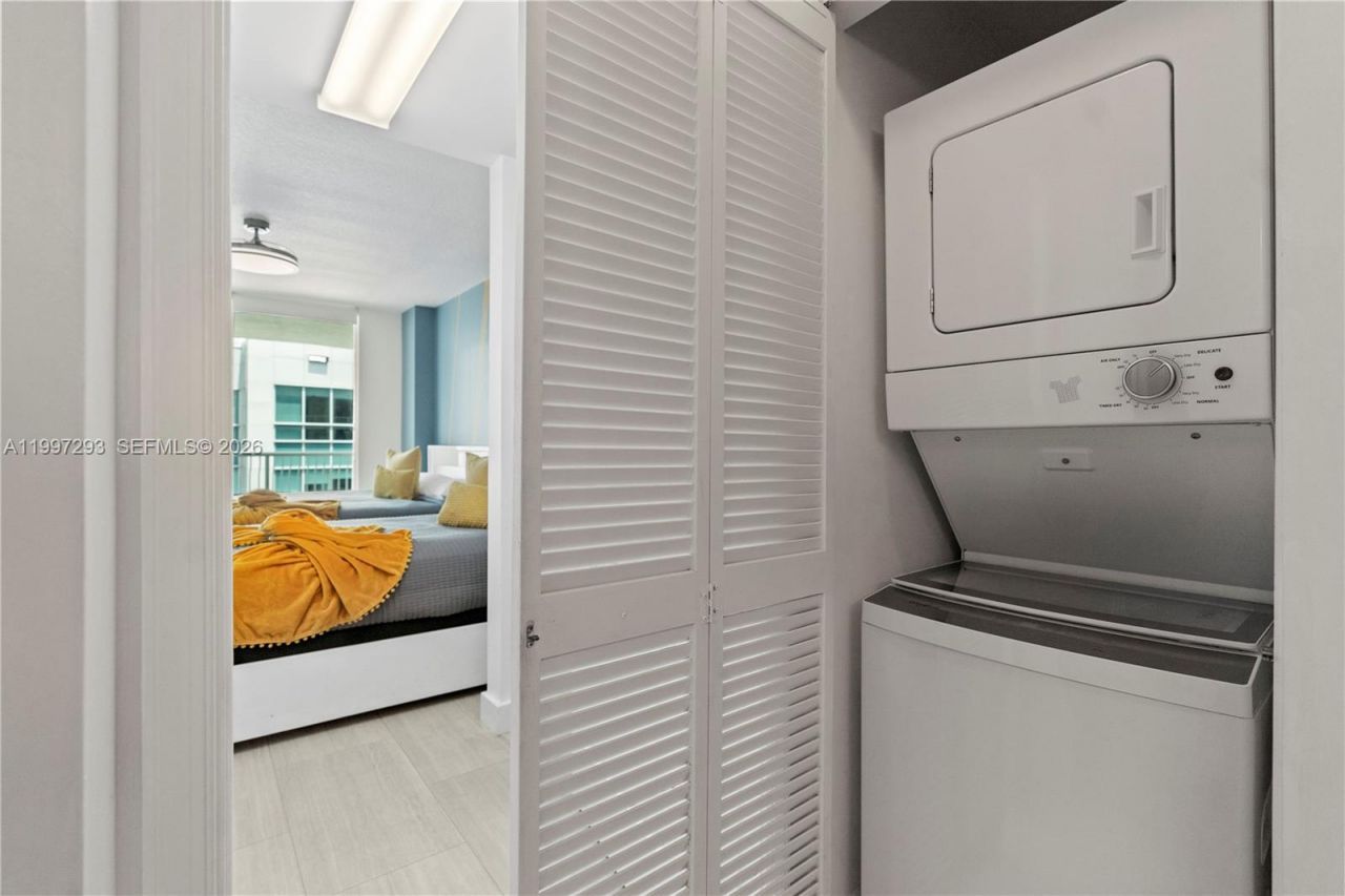 1200 Brickell Bay Dr, Unit PH 4218, Miami, FL 33131 Photo