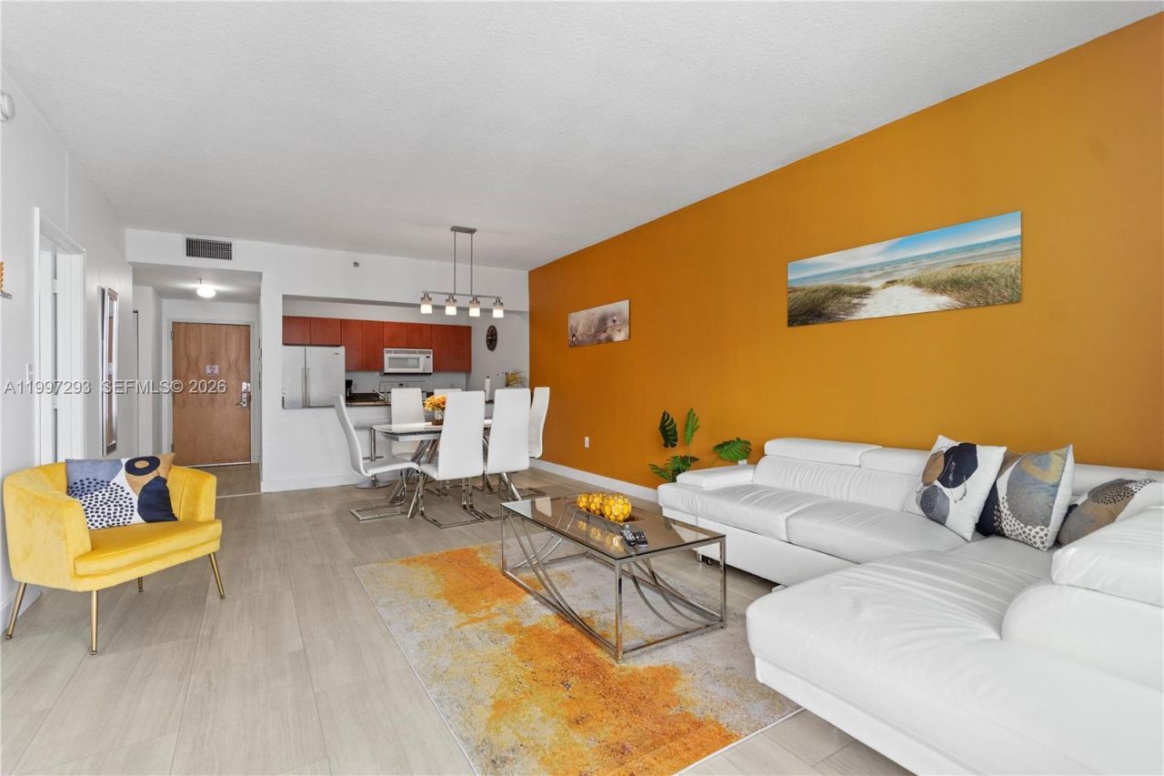 1200 Brickell Bay Dr, Unit PH 4218, Miami, FL 33131 Photo