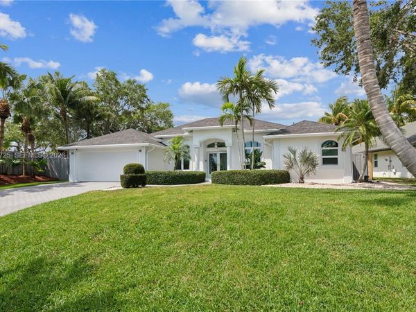14019 N Miller Dr , Palm Beach Gardens, FL 33410