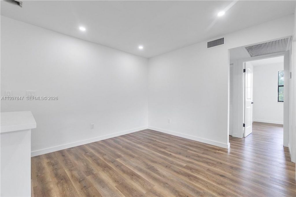 6690 W 26th Ct, Unit 23-16, Hialeah, FL 33016 Photo