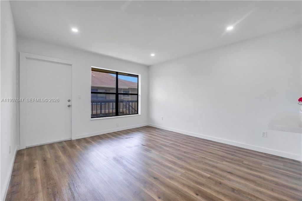 6690 W 26th Ct, Unit 23-16, Hialeah, FL 33016 Photo