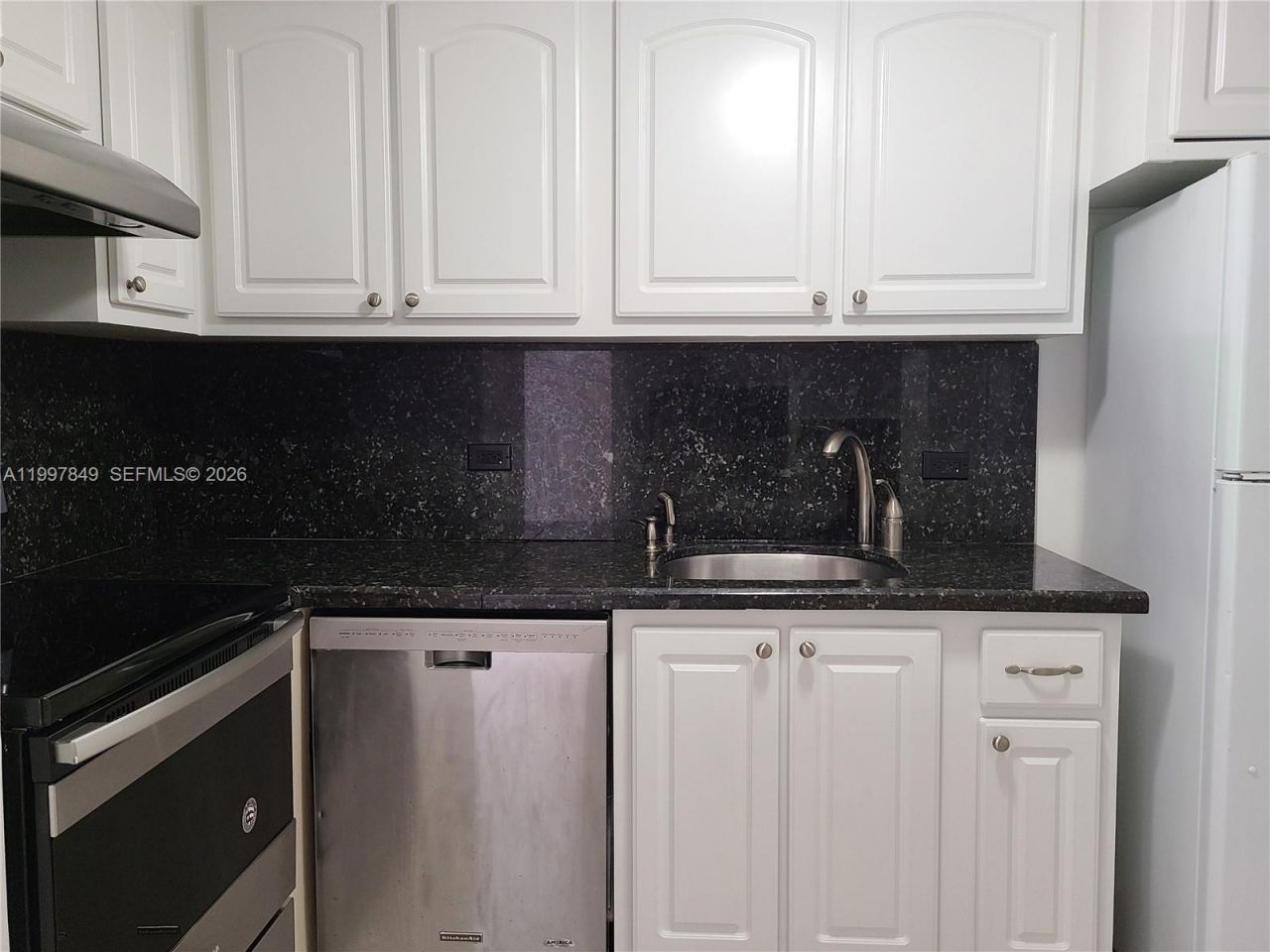 999 Brickell Bay Dr, Unit 1207, Miami, FL 33131 Photo