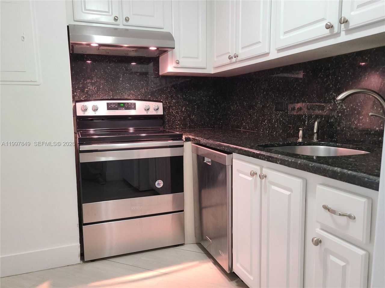 999 Brickell Bay Dr, Unit 1207, Miami, FL 33131 Photo