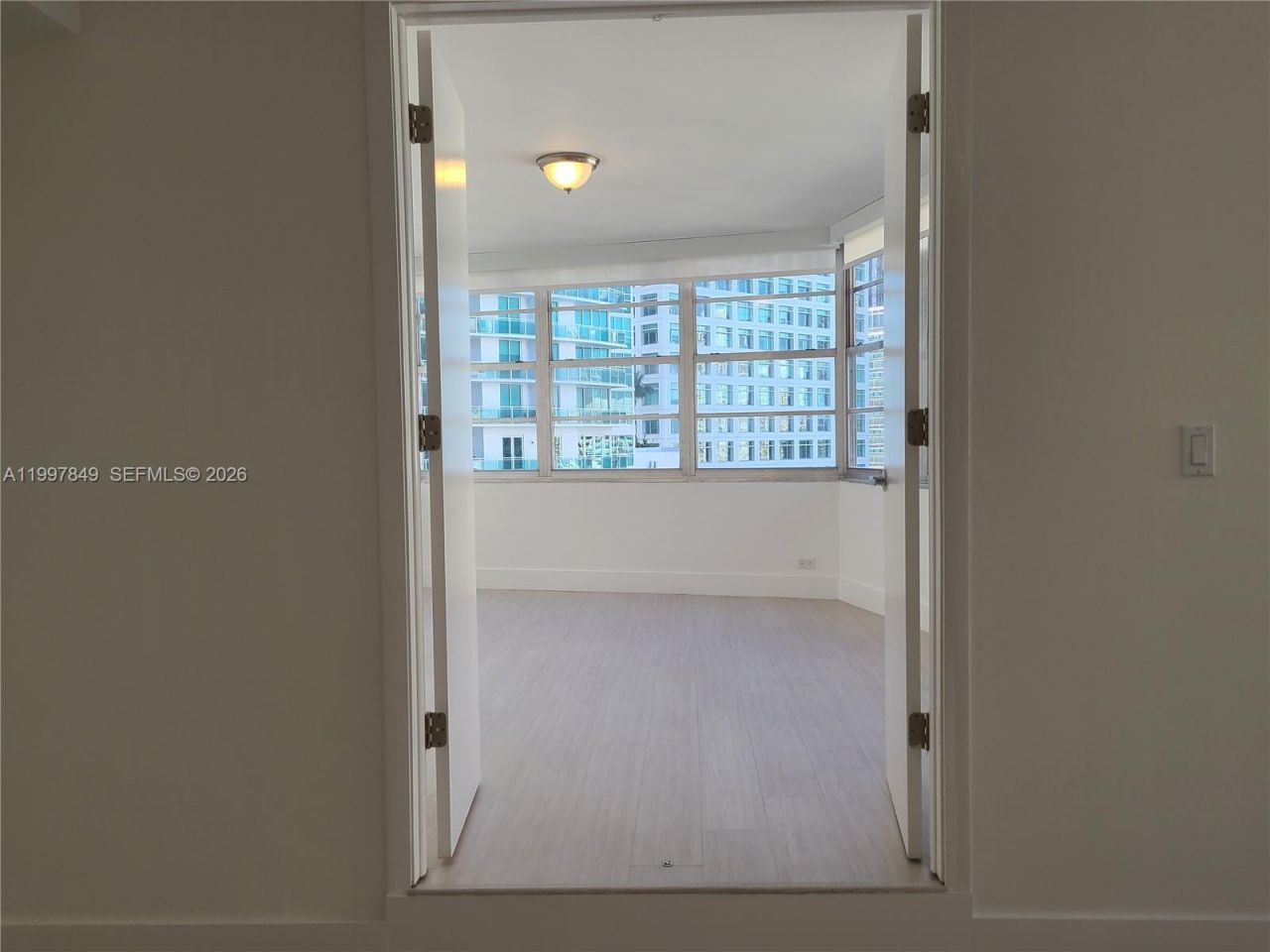 999 Brickell Bay Dr, Unit 1207, Miami, FL 33131 Photo