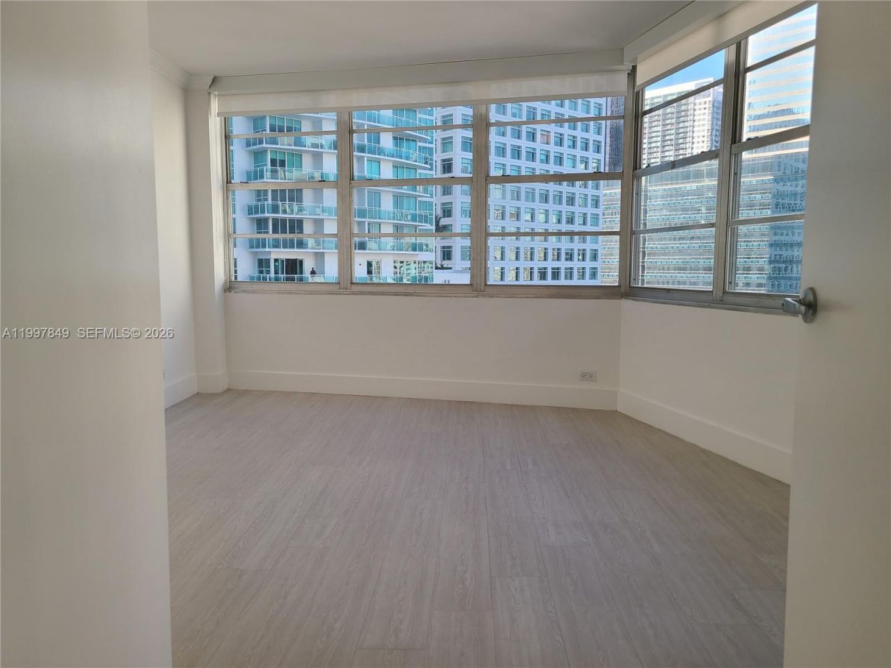 999 Brickell Bay Dr, Unit 1207, Miami, FL 33131 Photo