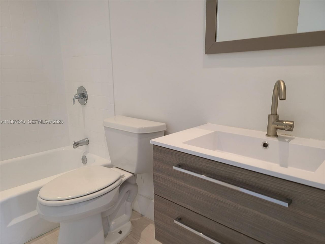 999 Brickell Bay Dr, Unit 1207, Miami, FL 33131 Photo