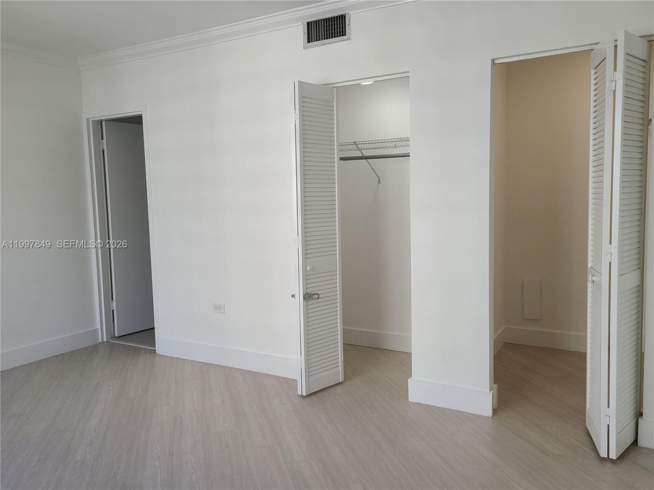 999 Brickell Bay Dr, Unit 1207, Miami, FL 33131 Photo