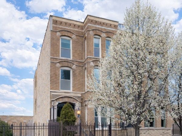 1420 W Fulton Street , Chicago, IL 60607