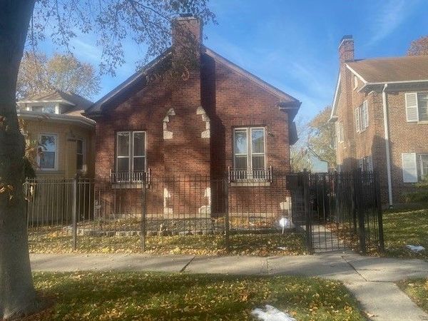 8212 S Crandon Avenue , Chicago, IL 60617