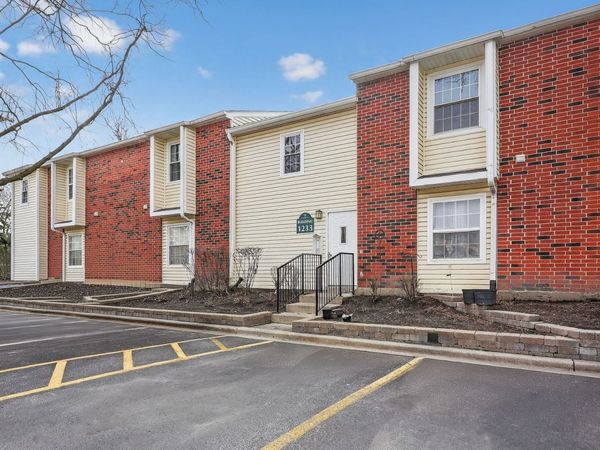 1233 Wyndham Court, Unit 204, Palatine, IL 60074