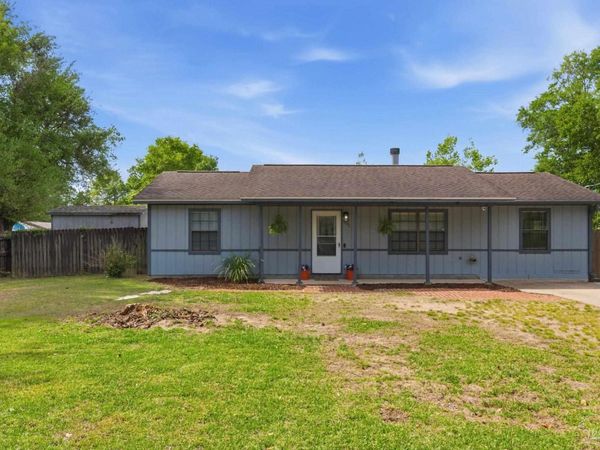 5091 Pennington Ln, Pace, FL 32571