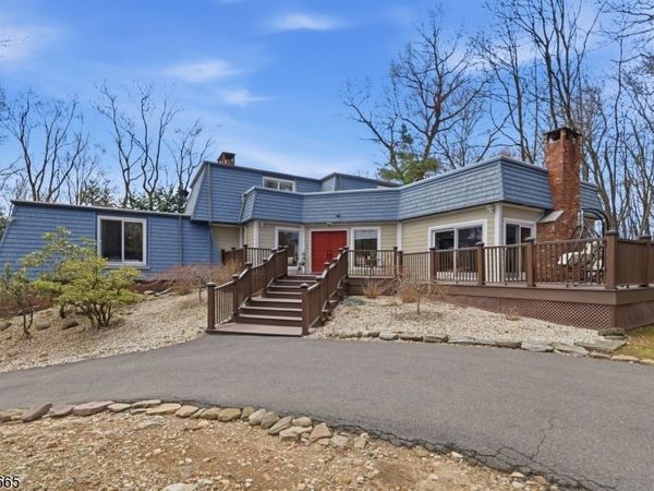 947 Franklin Lake Rd, Franklin Lakes, NJ 07417