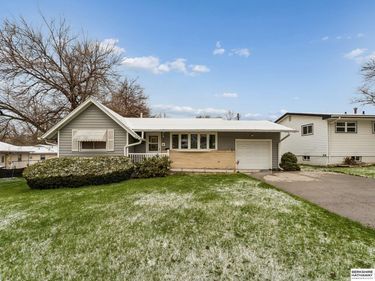 4960 Valley Street , Omaha, NE 68106