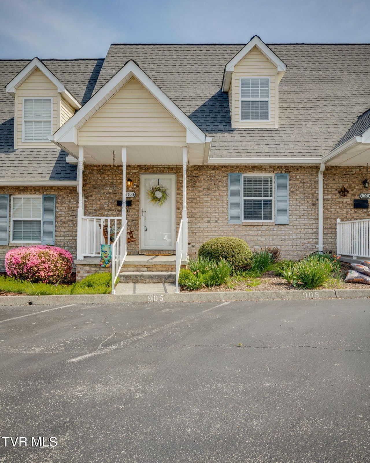 905 Milton Court, Unit 905, Kingsport, TN 37664 Main Photo