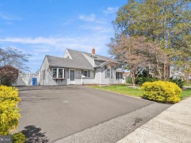 85 GOLDENRIDGE DRIVE, LEVITTOWN, PA 19057