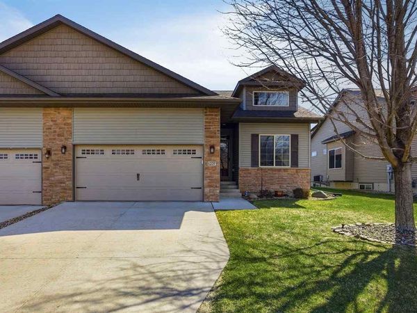 1237 Copper Mountain Dr, North Liberty, IA 52317