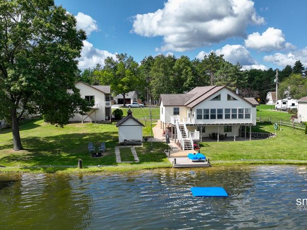 8884 Suwanee Trail, Howard City, MI 49329