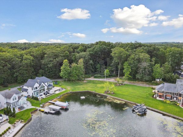 904 E Eagle Lake Drive, Kalamazoo, MI 49009