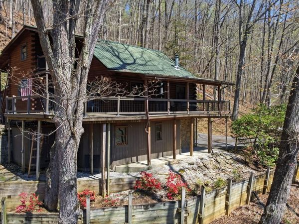 1837 E Alarka Road , Bryson City, NC 28713