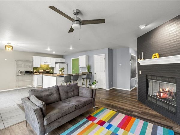 894 W Peachtree Drive , Fayetteville, AR 72703