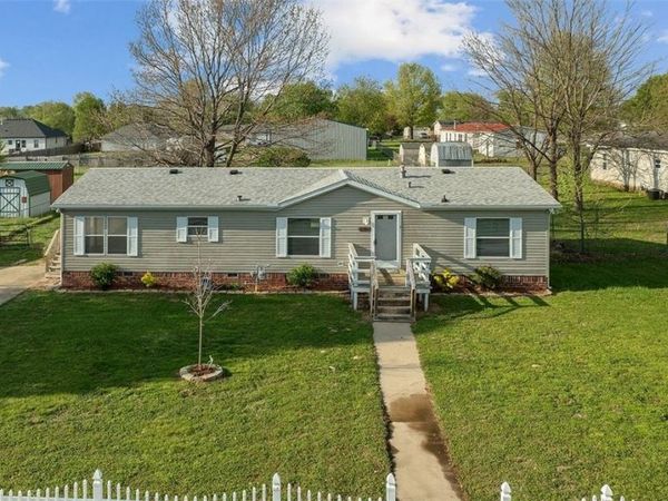 2304 John Montgomery Circle , Pea Ridge, AR 72751