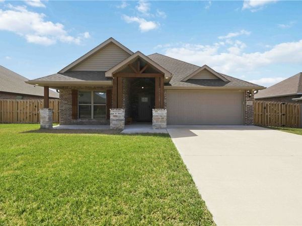 2413 England Lane , Pea Ridge, AR 72751