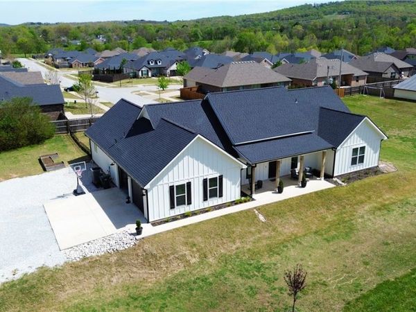 1528 Roberts Road, Fayetteville, AR 72701