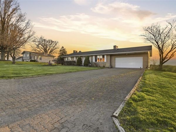 20 Royal Oaks Dr, Charleroi, PA 15022