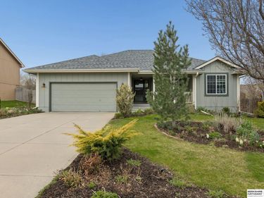 610 Ruby Road , Papillion, NE 68133