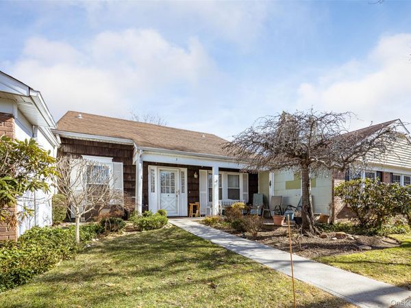 7 Cobblestone Way , Mount Sinai, NY 11766