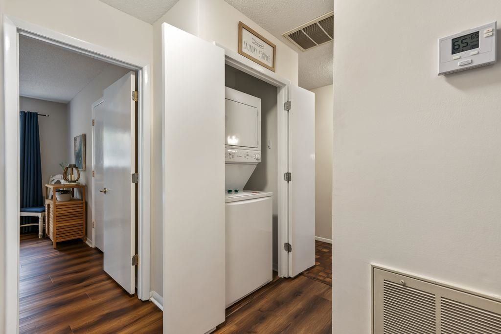 301 Club Circle Photo 10