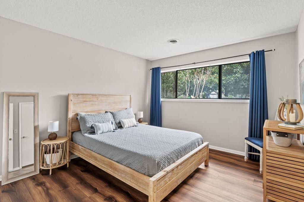 301 Club Circle Photo 11