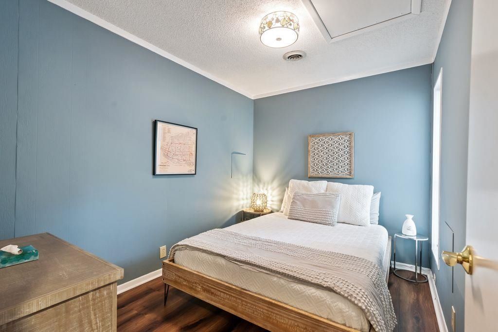 301 Club Circle Photo 12