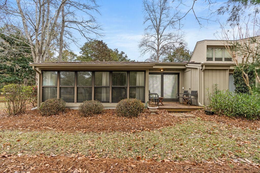 301 Club Circle Photo 22