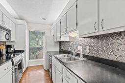 301 Club Circle photo 4