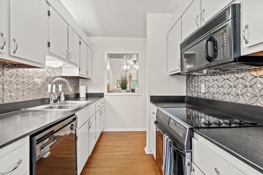 301 Club Circle Photo 4