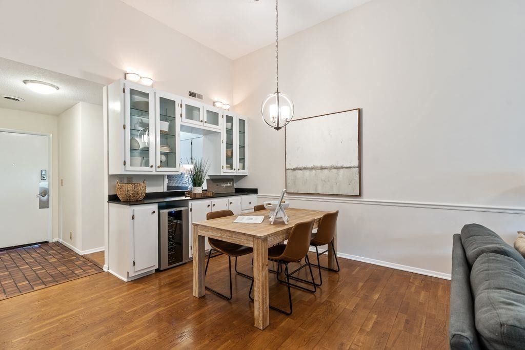 301 Club Circle Photo 6