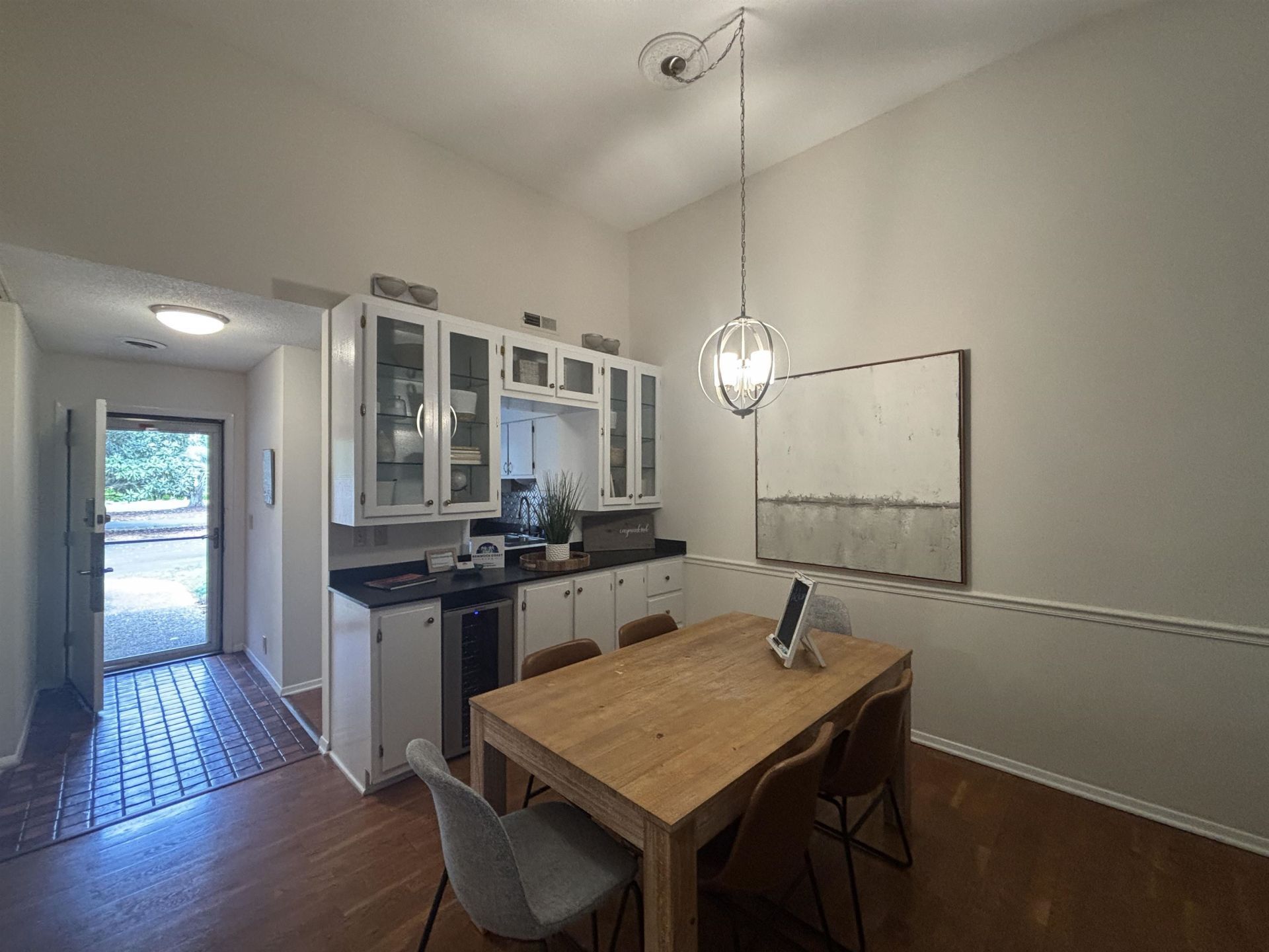 301 Club Circle Photo 8