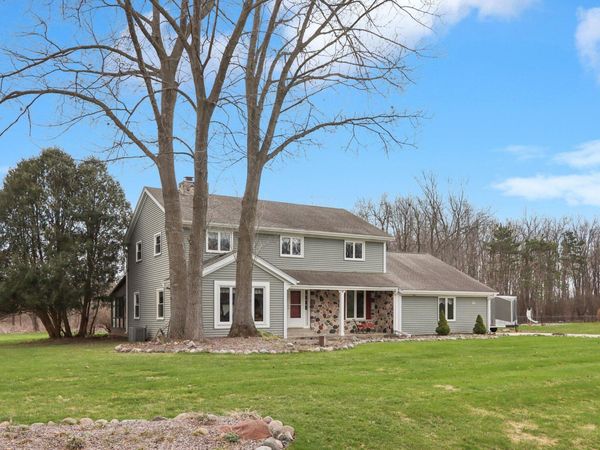 N61W29595 S Woodfield Rd, Merton, WI 53029