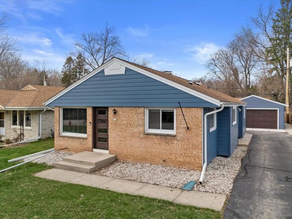 714 W Montclaire Ave, Glendale, WI 53217