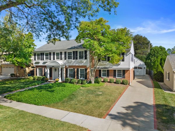 5050 N Lake Dr, Whitefish Bay, WI 53217