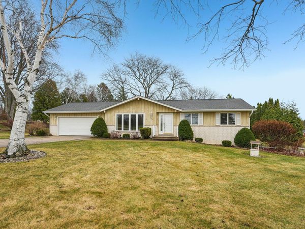 558 Horns Corners Rd, Cedarburg, WI 53012