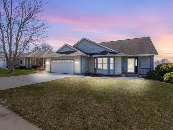 1245 Garfield Ln, Hartford, WI 53027