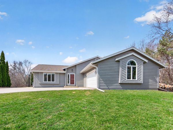 539 Beechwood Dr, Cedarburg, WI 53012